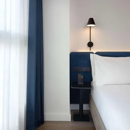 Hotel Hampton By Hilton Martiricos 3*