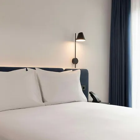 Hotel Hampton By Hilton Martiricos 3*