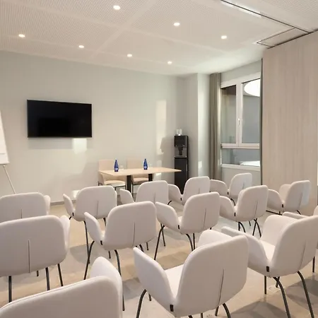 Hampton By Hilton Martiricos